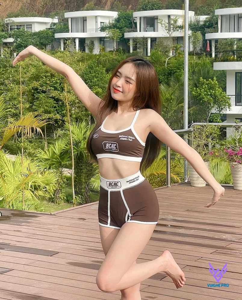 Hot girl lộ mu