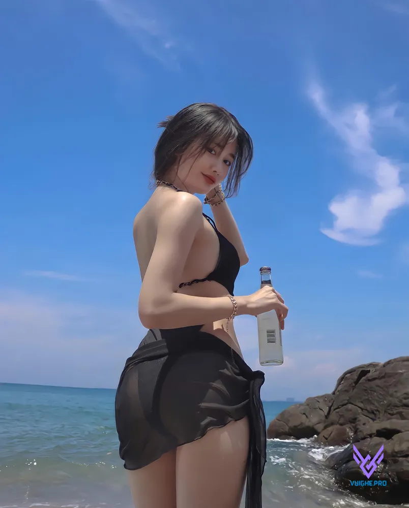 Tiktoker mặc bikini