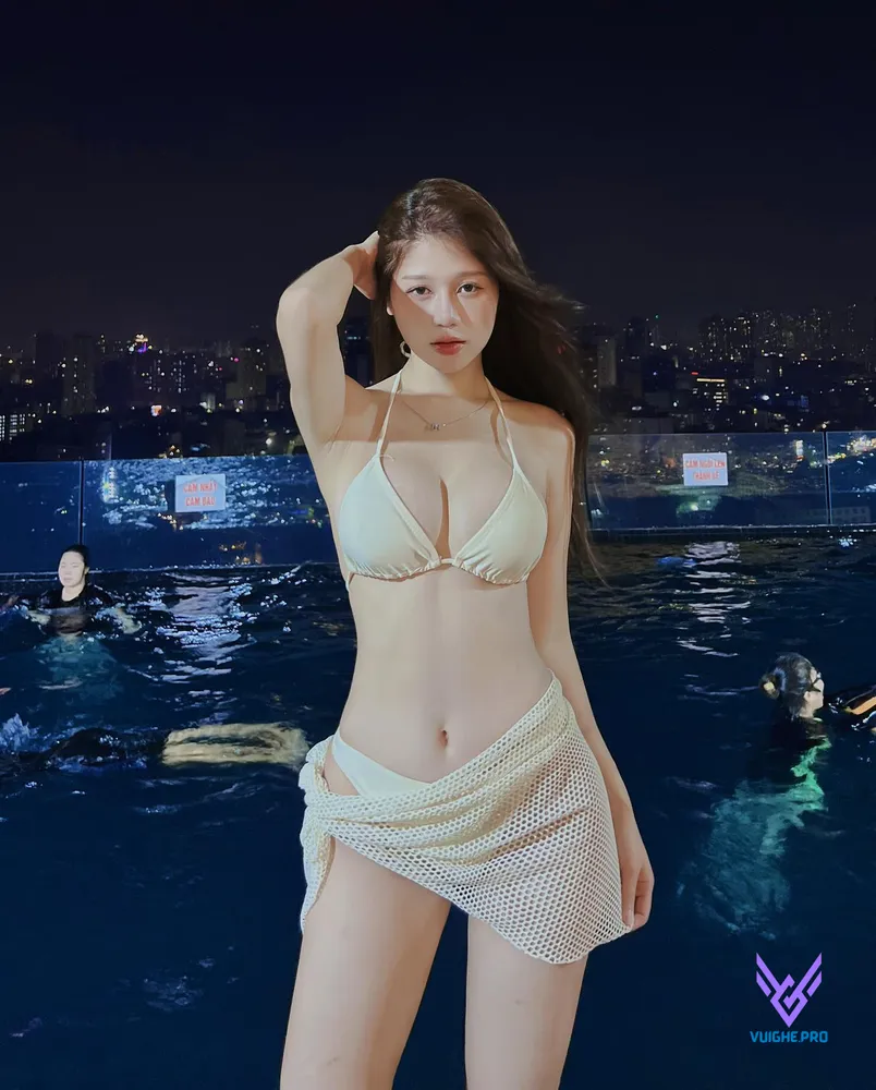 Tiktoker mặc bikini