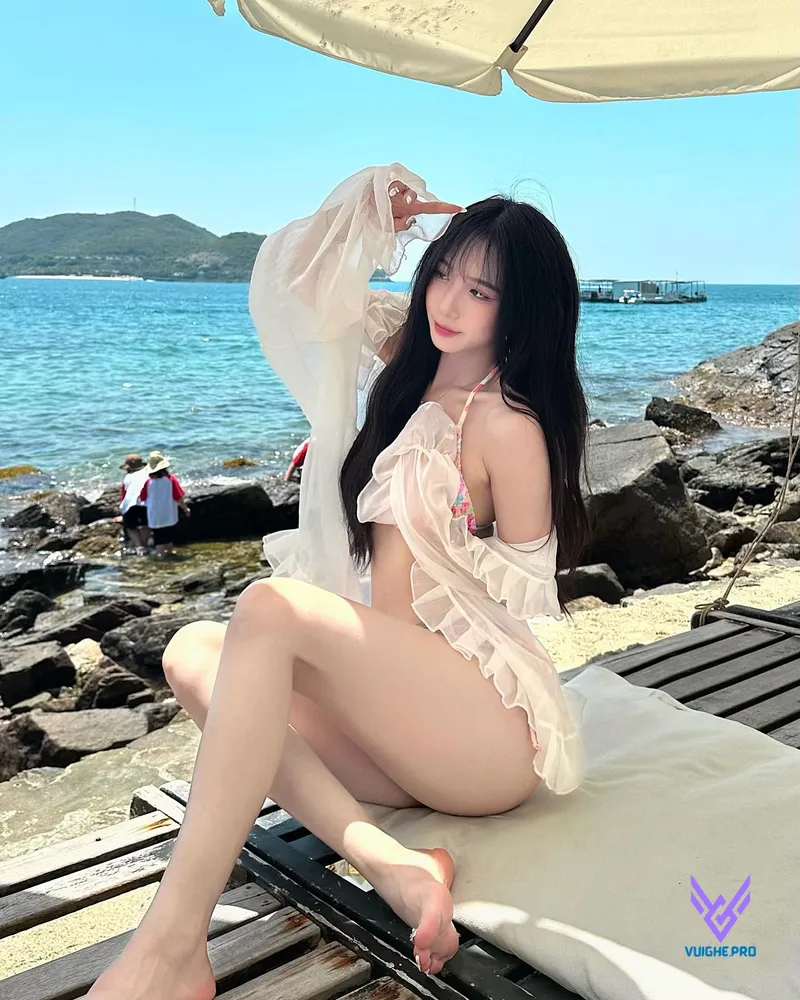 Gái xinh Tik Tok Việt Nam mặc bikini