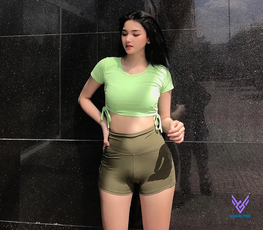 Hot girl lộ mu