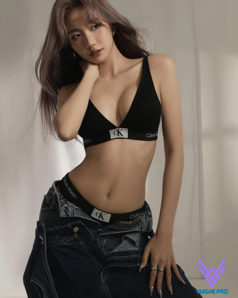 Hình Lê Thị Khánh Huyền sexy 2