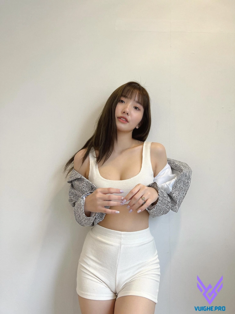 Hình Lê Thị Khánh Huyền sexy 13