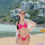 Vân Chòe mặc bikini